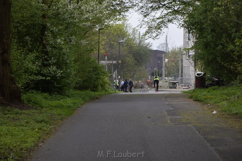 Einsatz BF Koeln in Koeln Buchheim Arnsbergerstr P32.JPG - Miklos Laubert